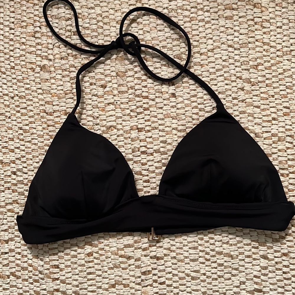 M plain VS bikini top with gold clasp. Worn once.